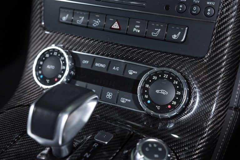 Carbonveredelung mit Echtcarbon Mittelkonsole Interior