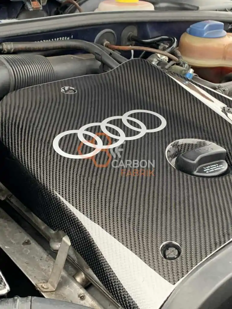 A4-B5-Motorabdeckung-Carbon-Audi-Logo2