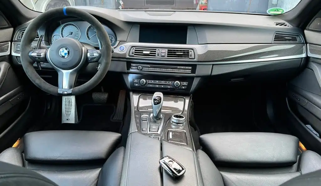 BMW-F10-Carbon-Interior-Dekorleisten-CarboNFabrik-13
