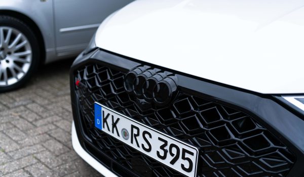 Audi-A3-S3-RS3-8Y-Facelift-2025-Audi-Ringe-vorne-3D-schwarz-glanz